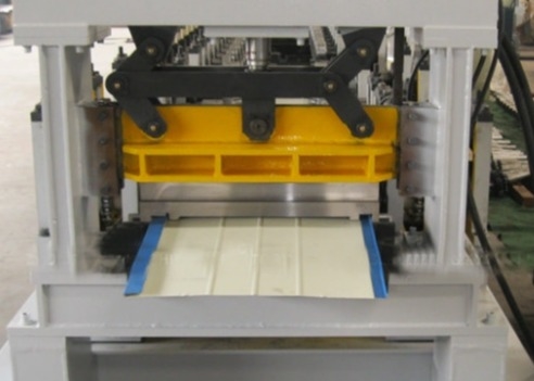 Telhando do rolo ereto da emenda de 1.2mm a máquina anterior para o painel instantâneo do fechamento da tira do prego