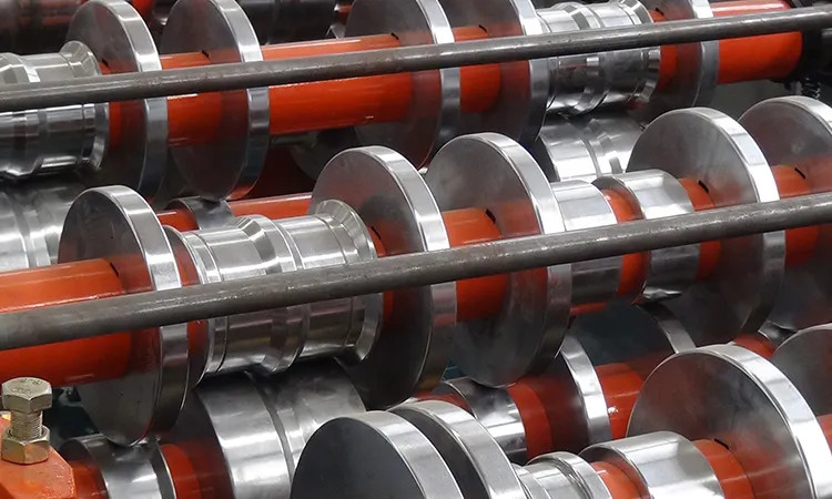 Rolo galvanizado da dupla camada de PPGI que forma a máquina com corte hidráulico 8-15m/Min