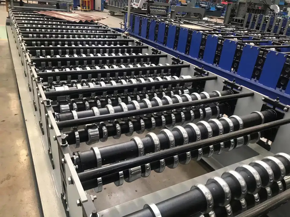 O ISO automatizou rolo ondulado da folha do telhado que forma ferro ondulado da máquina que faz a máquina