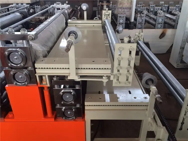 Telhando o rolo da dupla camada da folha que forma a máquina para a produção da folha do telhado do metal