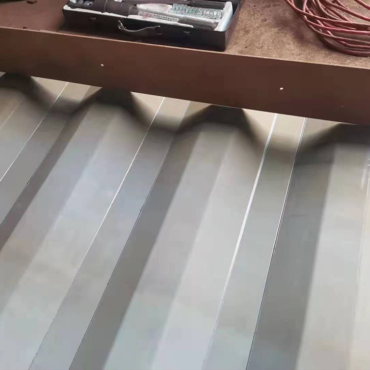 2.5T Máquina de moldagem de rolos de painéis de parede de corte hidráulico com diâmetro de eixo de 50 mm