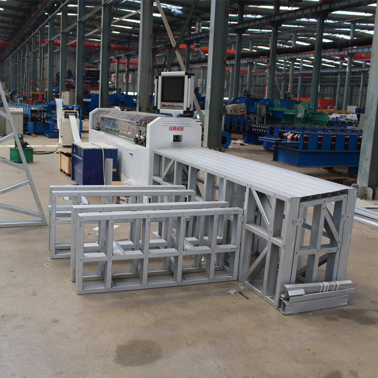 Máquina moderna de moldagem de rolos para produção de alta velocidade