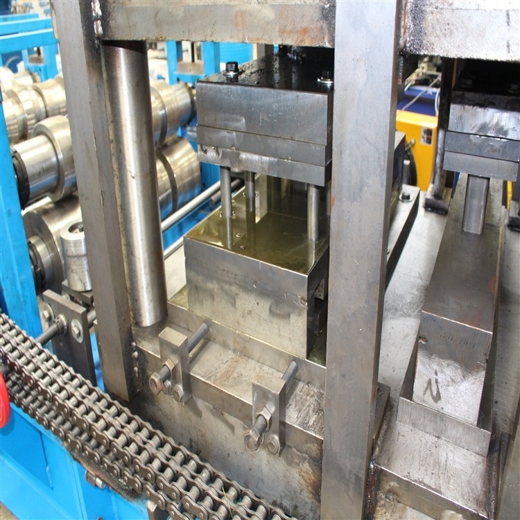 18-26 Estação Máquina de moldagem de rolos de aço galvanizado a frio com corte hidráulico