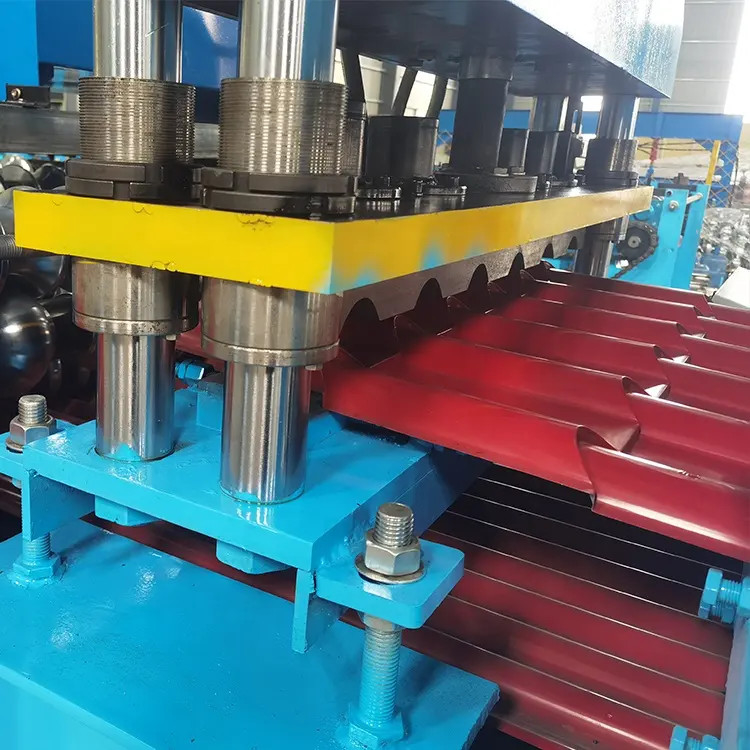 Máquina de moldagem de painéis de telhado de material de construção personalizado com potência de corte de 5,5 kW e corte hidráulico
