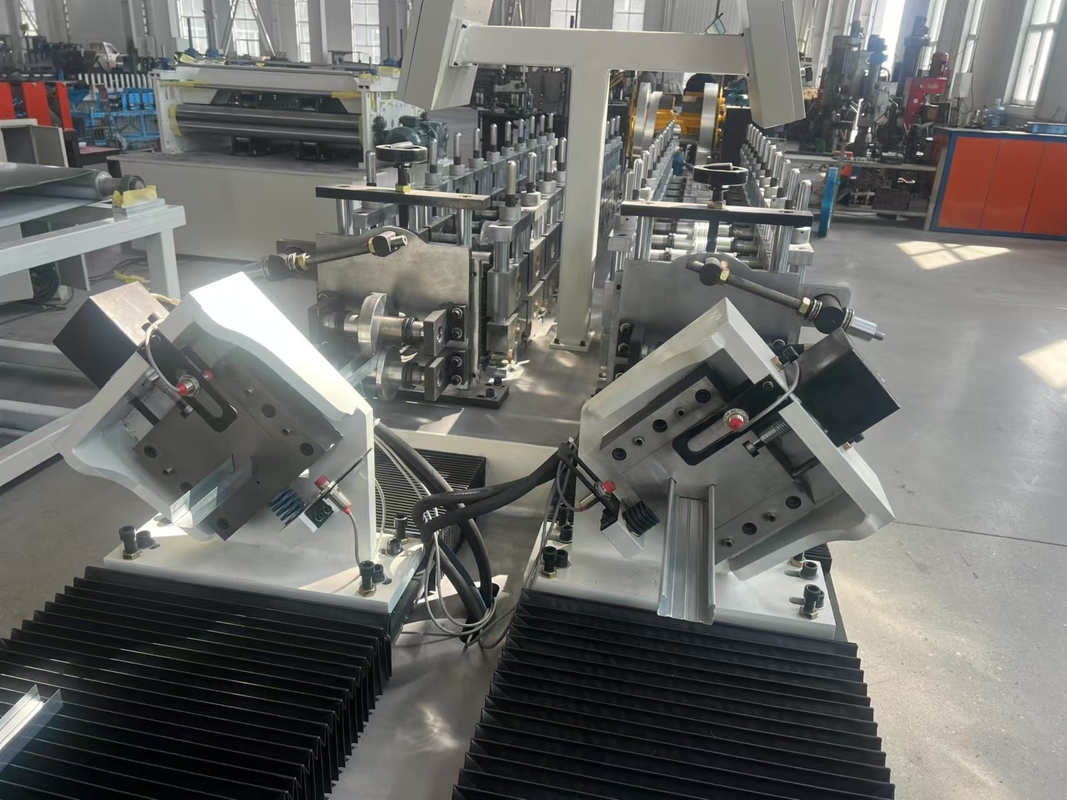 Máquina de moldagem de esferas de aço leve de tipo duplo C totalmente automática