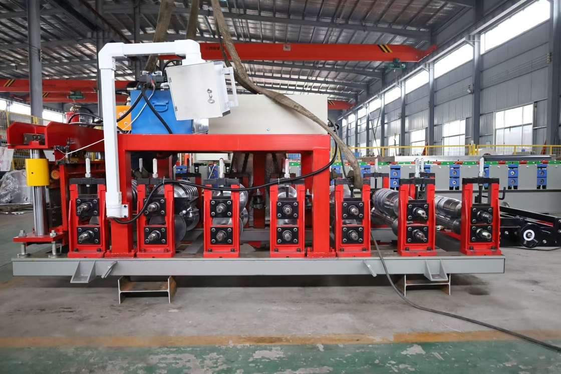 Máquina portátil de formação de rolos de painéis de telhado de costura de dupla fechadura com sistema de controlo PLC Delta e estrutura de painéis de parede