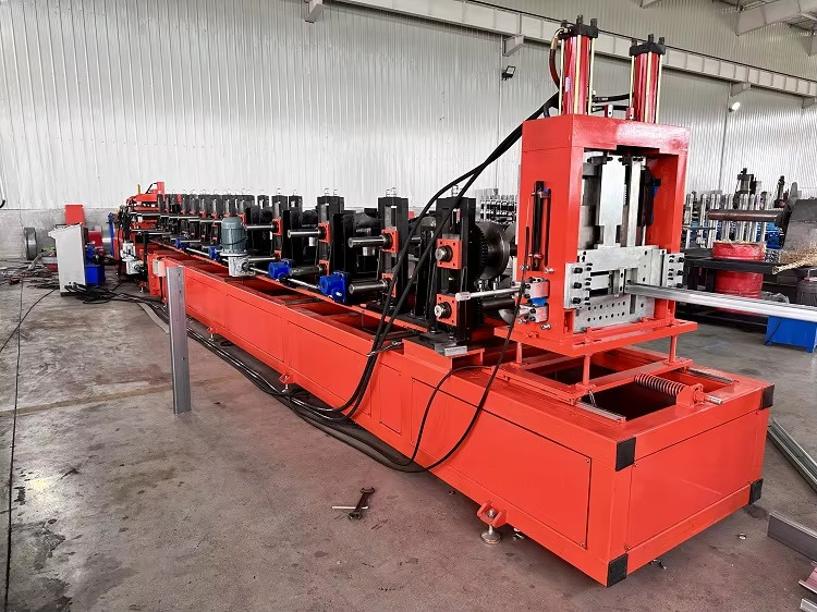 Profil de armazenamento de armazenamento automático alterado CZ Purlin Hole Punch Cold Roll Forming Making Machine For House