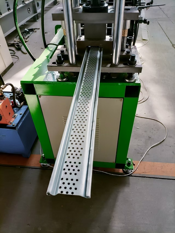 Máquina para fabricação de portas de enrolar metálicas, máquina de conformação de rolo de lâmina de aço para portas de enrolar
