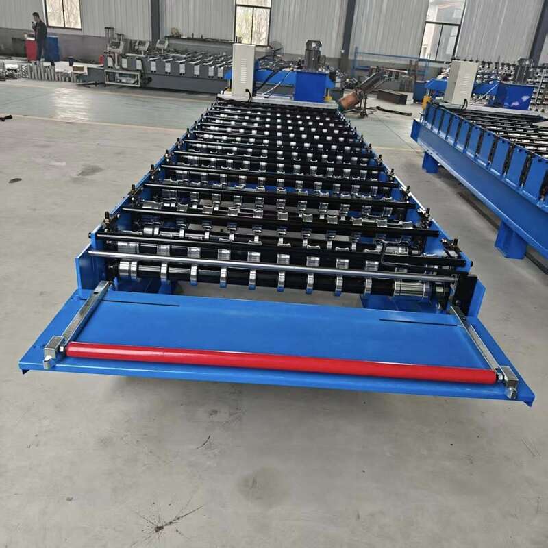 Máquina para fabricar telhas de telha com acionamento por corrente de material de rolo de aço 45 construída para fornecer estabilidade operacional e consistente