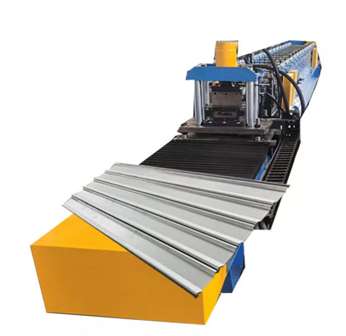 Máquina de moldagem de rolos de cortina de porta de tração automática completa