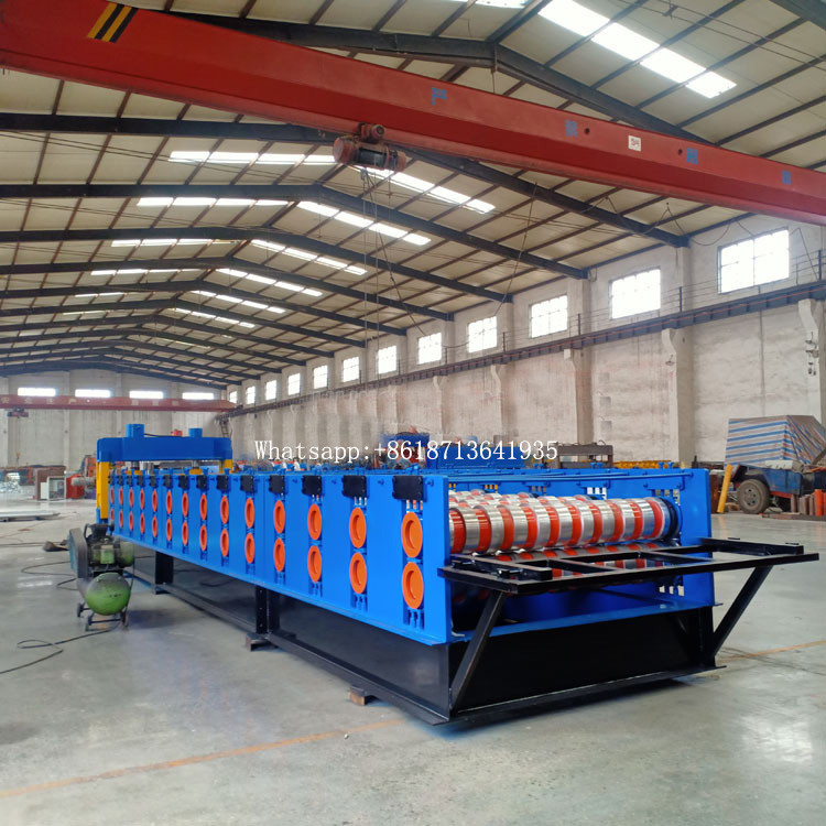 Máquina de formação de rolos de folhas de telhado corrugado de 2,5 T controlada por PLC para produção eficiente