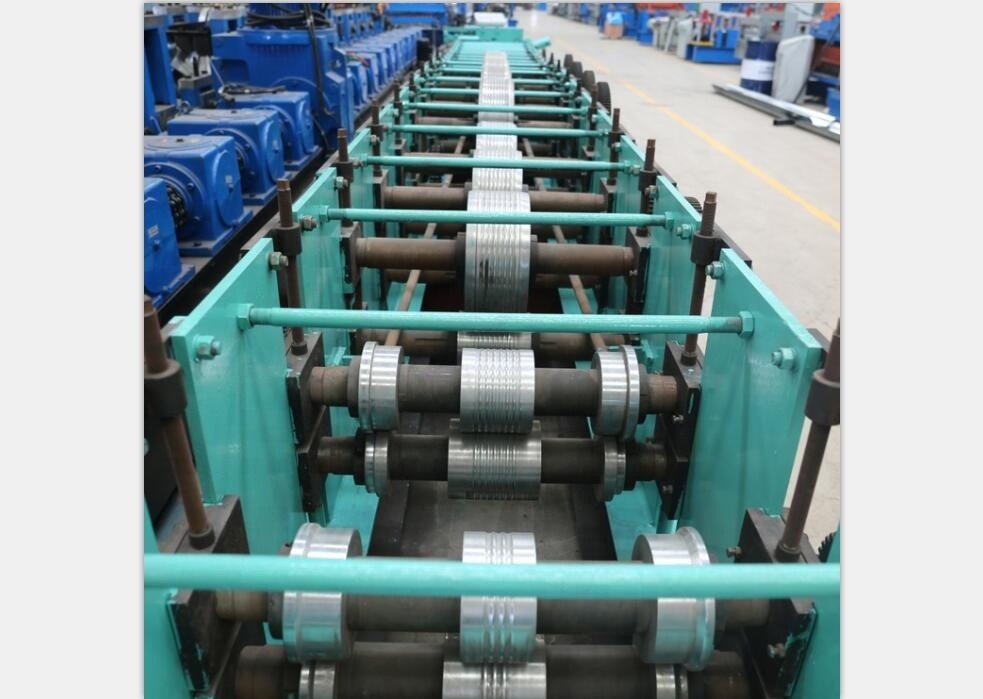 Metal Gl abaixo do rolo da tubulação que forma a calha de aço da chuva da máquina que faz 22 estações