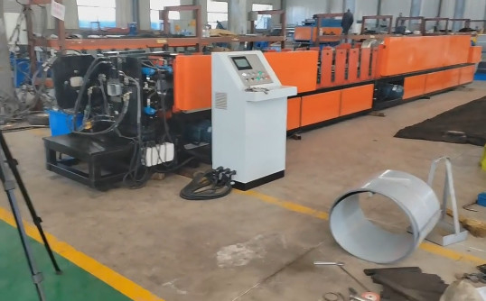 Máquina formadora de rolos de tubo descendente totalmente automática de alta eficiência