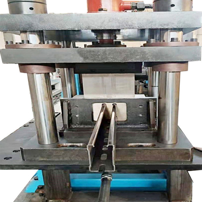 PL Máquina de moldagem de rolos de telhado de metal ajustável para suporte de painéis solares