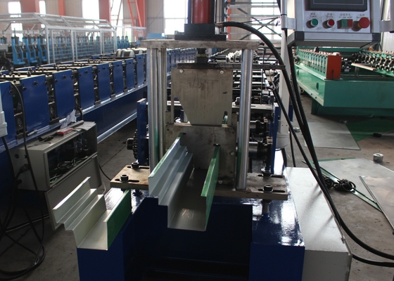 Máquina hidráulica de moldagem de rolos de tubos de corte de 18 estações Estações de rolos 4KW Potência do motor