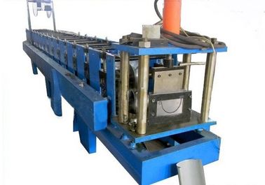 Parcialmente em volta da calha o rolo que forma a máquina 23 posta a eficiência elevada 3-6 M/minuto