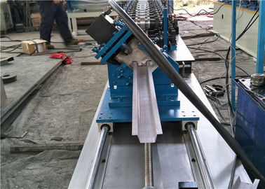 Rolo de aço do parafuso prisioneiro da máquina de baixo nível de ruído do painel do telhado do metal que forma a máquina 240V 60HZ