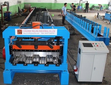 915mm galvanizou o rolo de gravação da plataforma do metal do PLC que forma a máquina