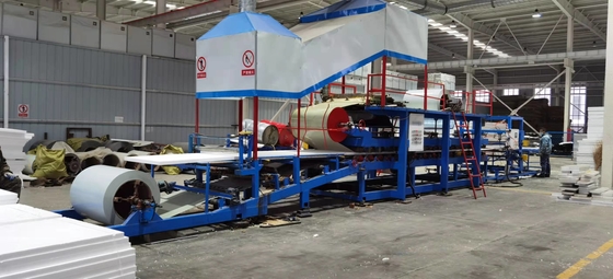 Linha de produção do painel de sanduíche da isolação térmica para o painel isolado composto do telhado