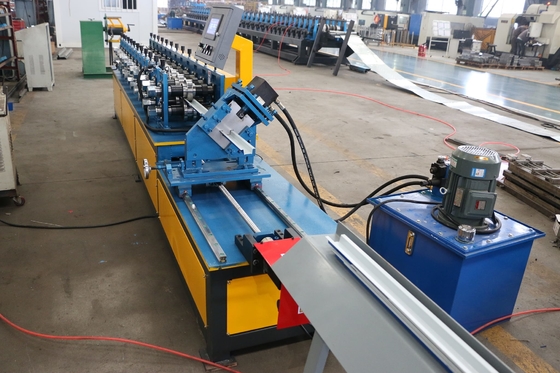 Canal de formação automático de alta velocidade da ômega de Furring da máquina que faz o controle do Plc