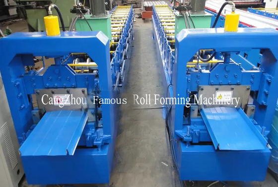 Nenhum auto dos pregos que trava o rolo do painel do telhado que forma o controle do PLC da máquina